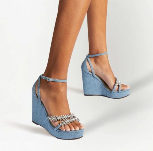 Sepatu Wedges Berbahan Denim